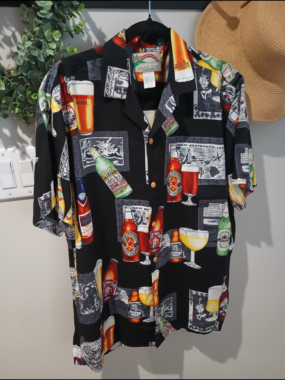 Paradise Found (Magnum PI) Short-Sleeve Beer Print Hawaiian Shirt Vintage Medium